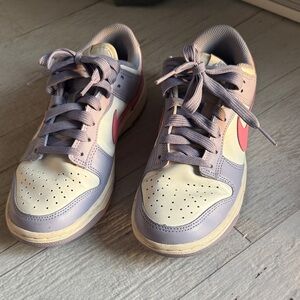 Nike dunks size 5.5